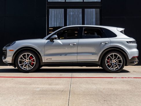 Certified 2025 Porsche Cayenne GTS AWD/4WD image 2