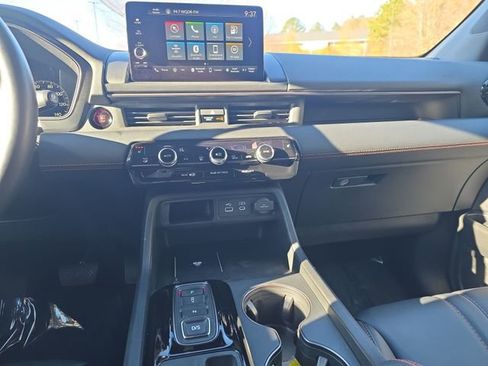 Used 2025 Honda Pilot TrailSport image 39