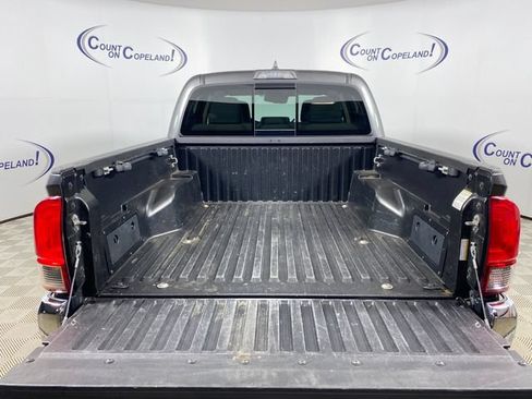 Used 2018 Toyota Tacoma SR5 AWD/4WD image 24