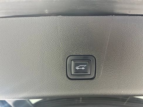 Used 2022 Chevrolet Traverse RS w/ LPO, Floor Liner Package FWD image 41
