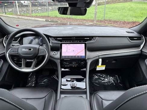 New 2025 Jeep Grand Cherokee Limited w/ Black Appearance Package image 11