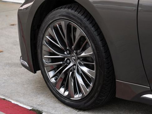 Used 2021 Lexus LS 500 w/ Accessory Package (Z1) image 60