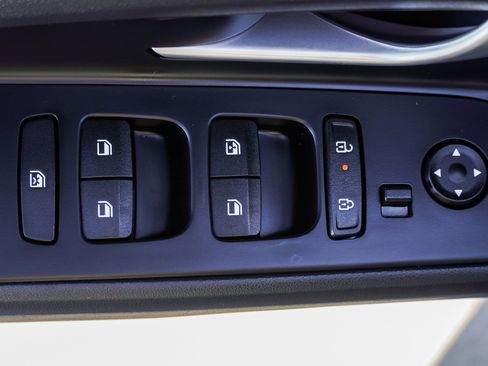 Used 2025 Hyundai Elantra Limited FWD image 19