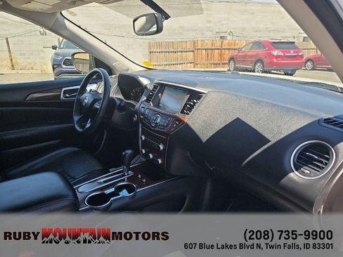 Used 2018 Nissan Pathfinder Platinum FWD image 42