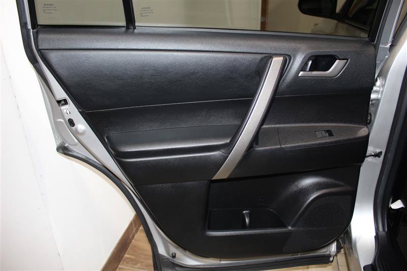 Used 2013 Toyota Highlander SE AWD/4WD image 34