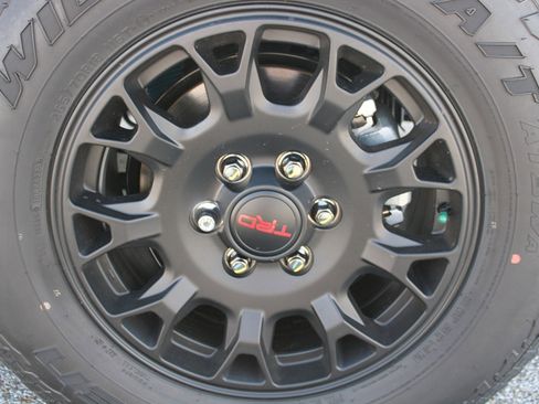 New 2025 Toyota 4Runner TRD Off-Road Premium image 32