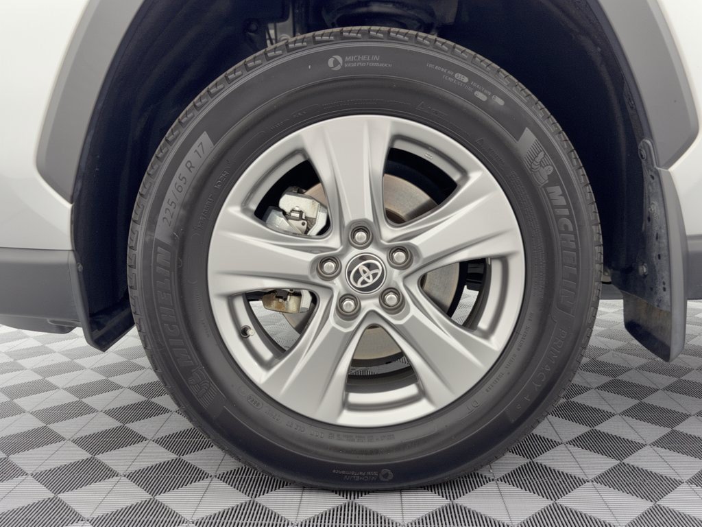 Used 2024 Toyota RAV4 XLE AWD/4WD image 13