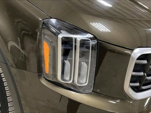 Used 2025 Kia Telluride S AWD/4WD image 28