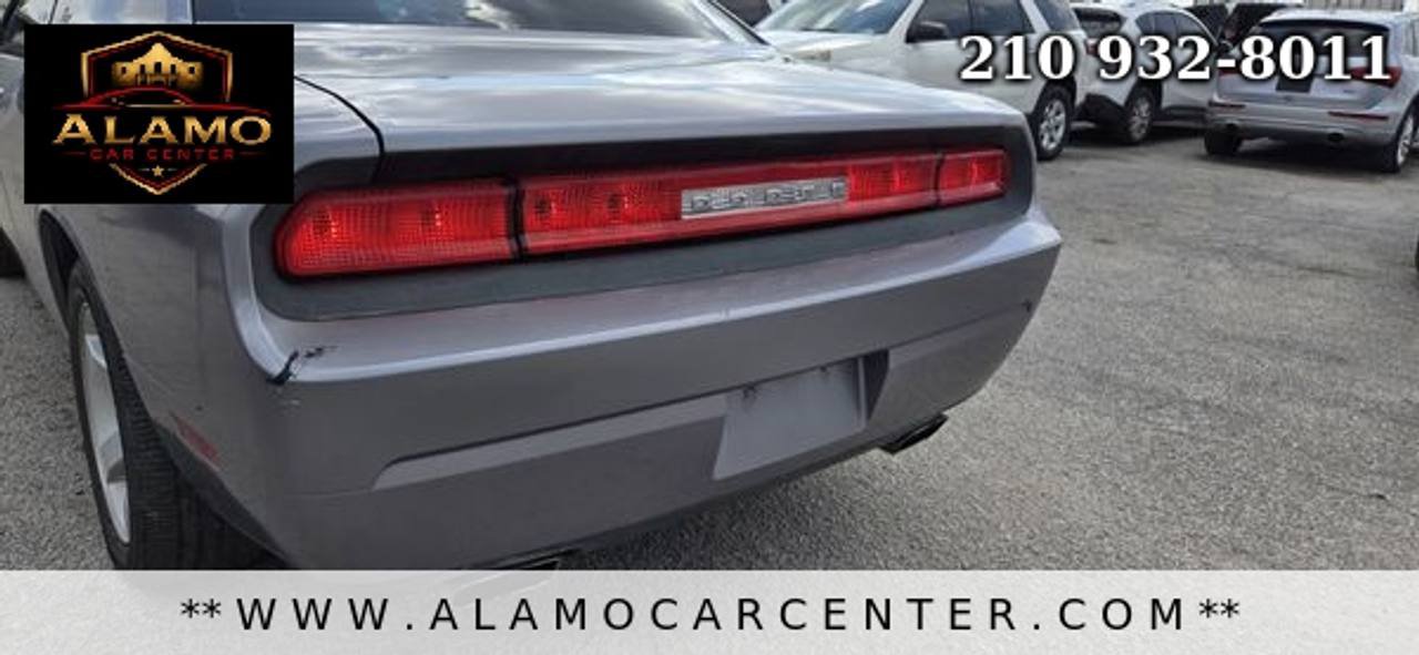 Used 2014 Dodge Challenger SXT RWD image 10