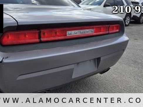 Used 2014 Dodge Challenger SXT RWD image 10