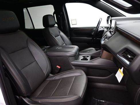 Used 2022 Chevrolet Tahoe High Country w/ Premium Package 2 AWD/4WD image 11