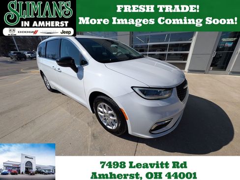 Used 2024 Chrysler Pacifica Touring-L image 1