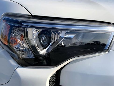 Used 2023 Toyota 4Runner SR5 Premium w/ Moonroof Package RWD image 27