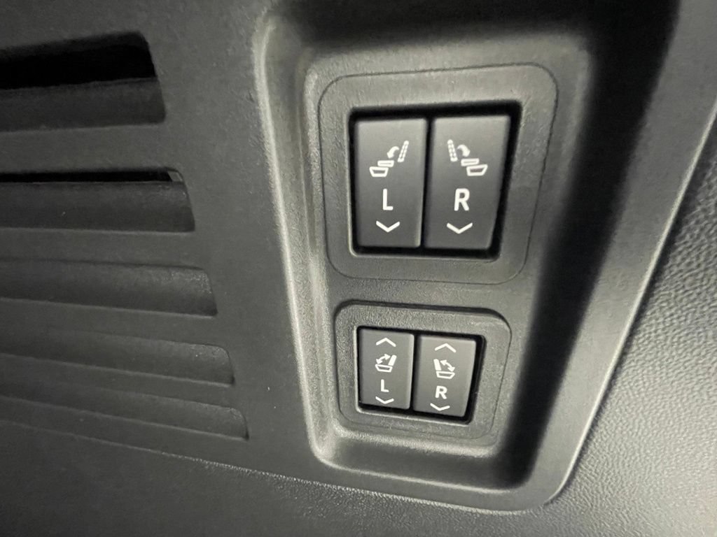 New 2026 Chevrolet Traverse RS w/ LPO, Floor Liner Package AWD/4WD image 7