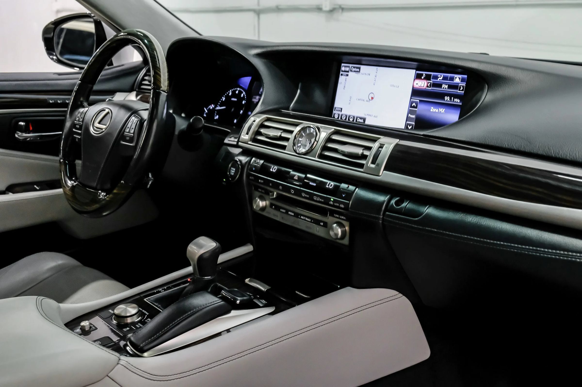 Used 2015 Lexus LS 460 L RWD image 32