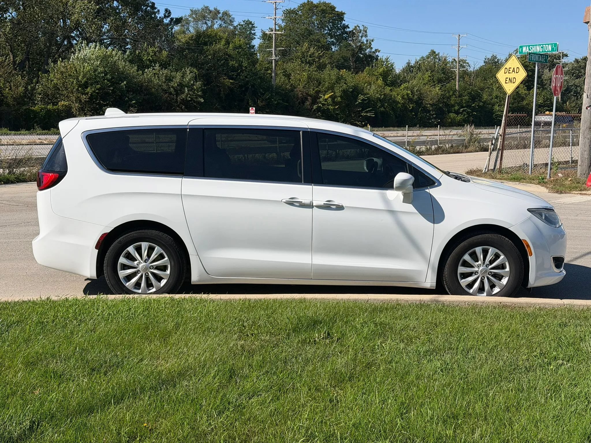 Used 2018 Chrysler Pacifica Touring Plus FWD image 6