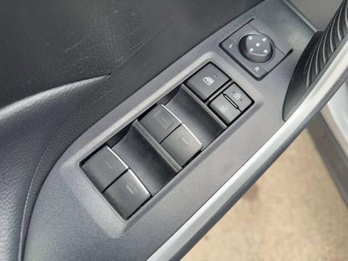 Used 2022 Toyota RAV4 XLE AWD/4WD image 16