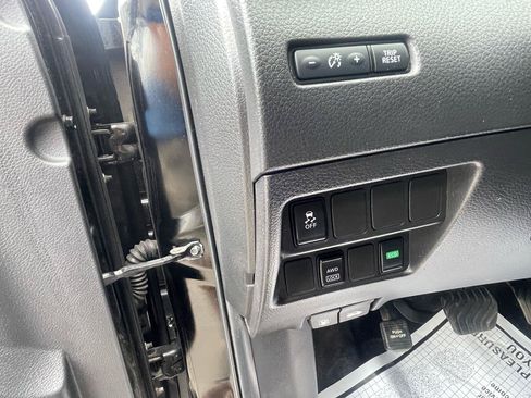 Used 2019 Nissan Rogue Sport S w/ Appearance Package AWD/4WD image 18