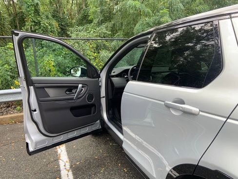 Certified 2025 Land Rover Discovery Sport Dynamic SE image 10