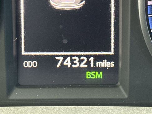 Used 2018 Toyota RAV4 XLE image 17