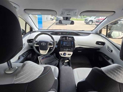 Used 2018 Toyota Prius Two w/ Prius Two Safety Plus Package FWD image 23