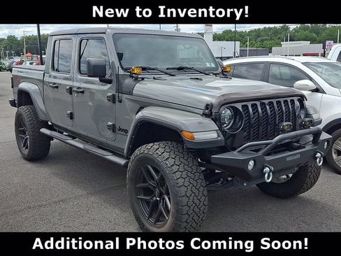 Used 2022 Jeep Gladiator Sport AWD/4WD image 1