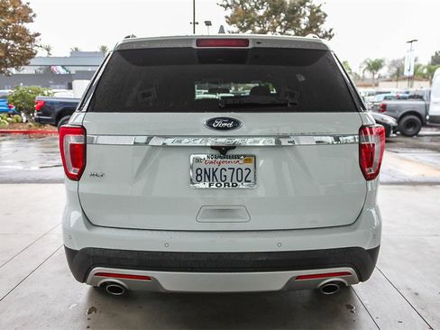 Used 2017 Ford Explorer XLT image 8