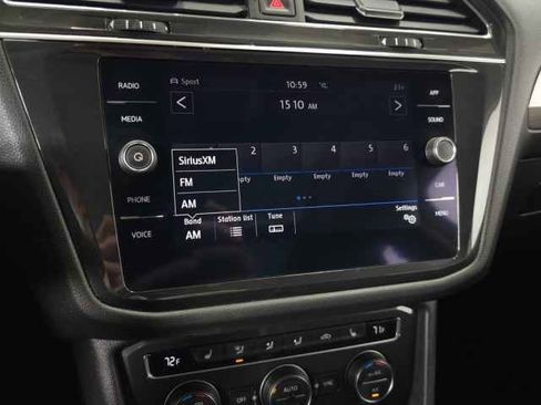 Used 2019 Volkswagen Tiguan SE w/ Panoramic Sunroof Package image 24