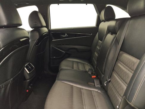 Used 2019 Kia Sorento SX image 18