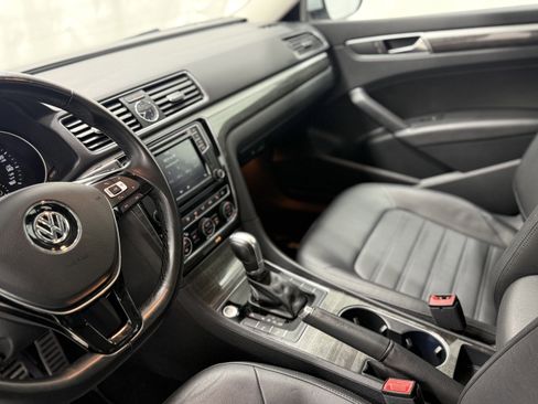 Used 2017 Volkswagen Passat 3.6 SEL Premium image 22