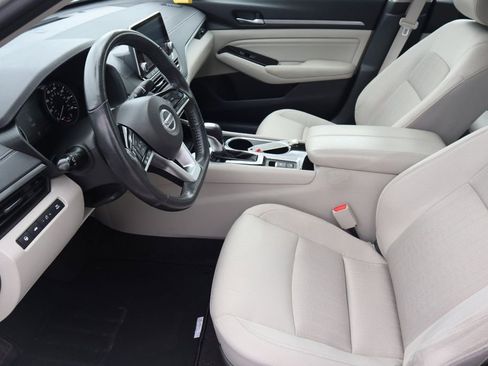 Certified 2022 Nissan Altima 2.5 SV w/ SV Premium Package image 16