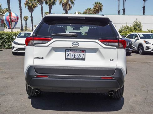Used 2021 Toyota RAV4 LE FWD image 6
