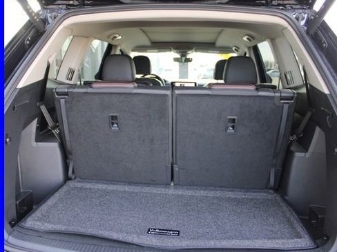 Used 2025 Volkswagen Atlas Peak Edition SE image 11