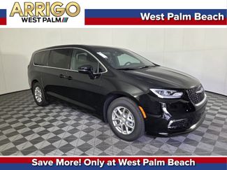 New 2026 Chrysler Pacifica Select FWD video 1