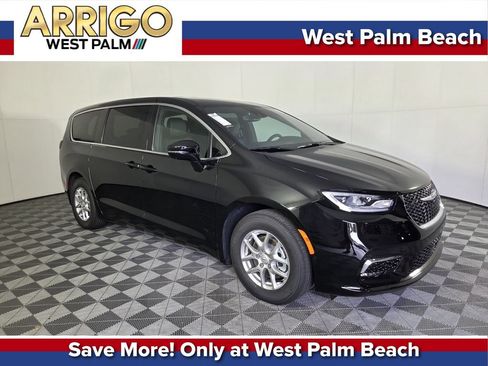 New 2026 Chrysler Pacifica Select FWD image 1