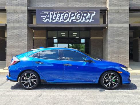 Used 2017 Honda Civic Sport image 2