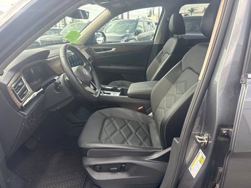 Used 2024 Volkswagen Atlas SE AWD/4WD image 6