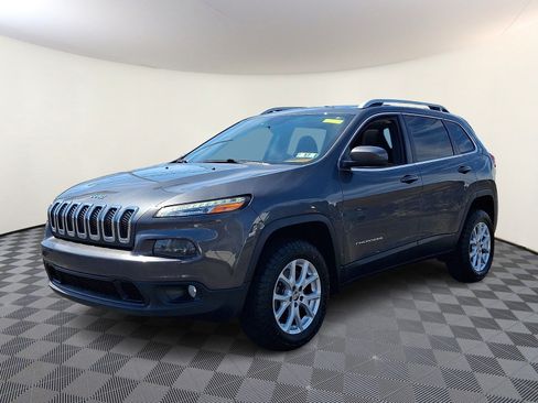 Used 2016 Jeep Cherokee Latitude w/ Comfort/Convenience Group AWD/4WD image 3
