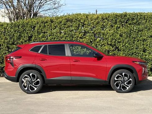 New 2026 Chevrolet Trax RS w/ Sunroof Package FWD image 3