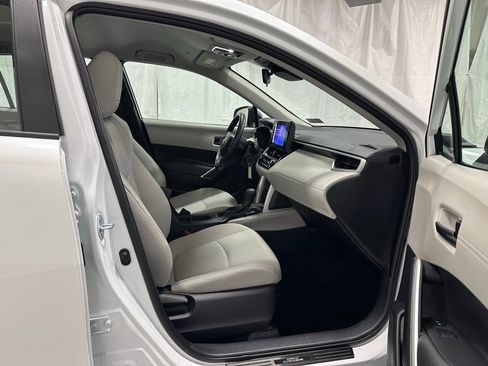 Used 2025 Toyota Corolla Cross L image 54