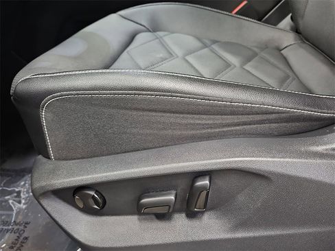 Used 2025 Volkswagen Atlas SE image 29