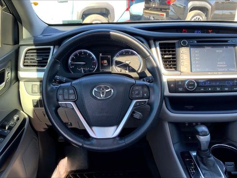 Used 2018 Toyota Highlander Limited image 6