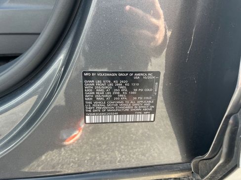 Used 2025 Volkswagen Atlas Cross Sport SE image 32