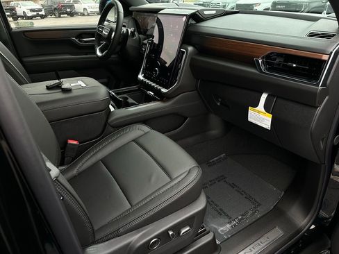 New 2026 GMC Yukon Denali w/ Sun & Power Step Package image 16