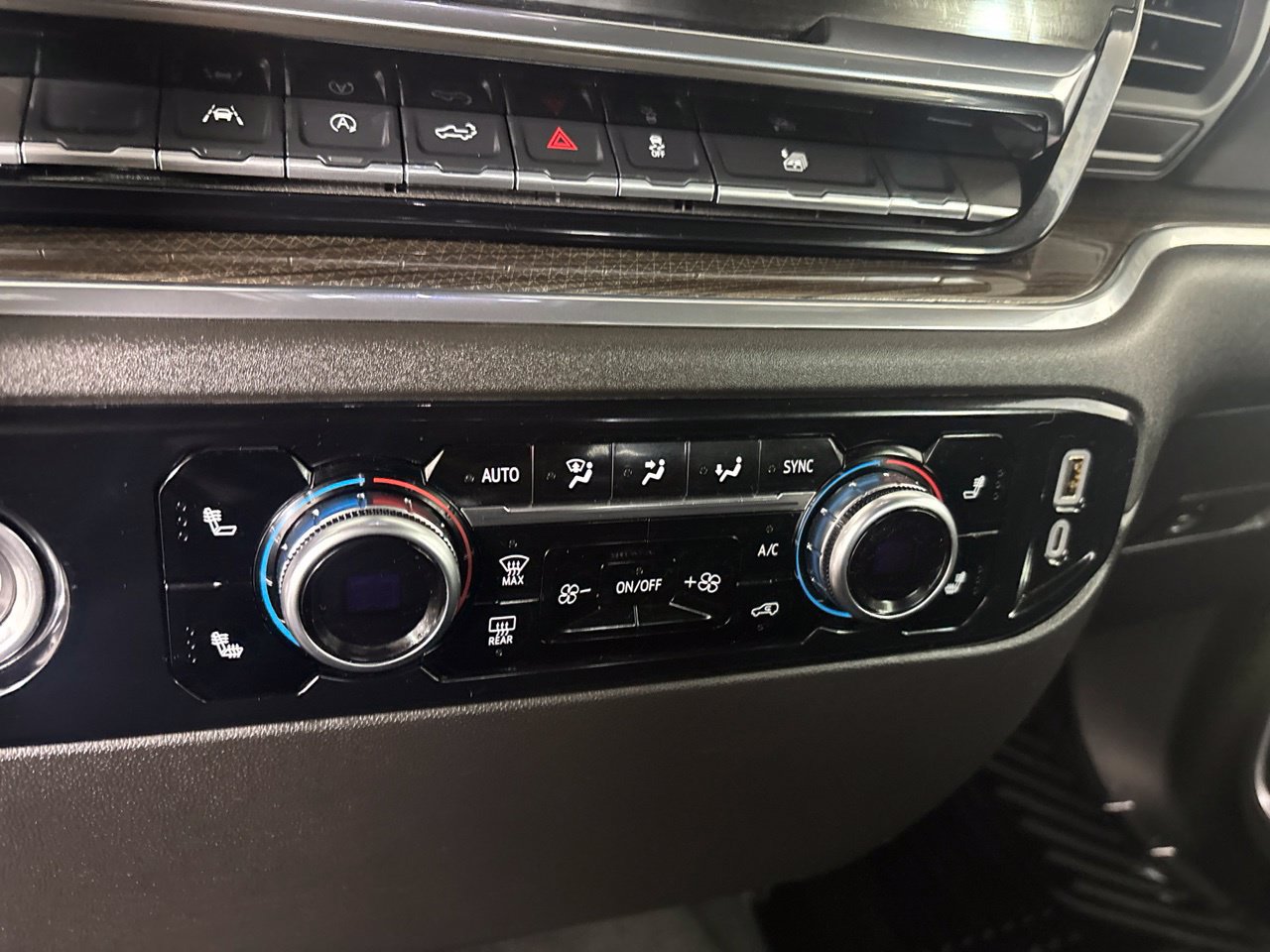 Used 2024 GMC Sierra 1500 Elevation AWD/4WD image 18