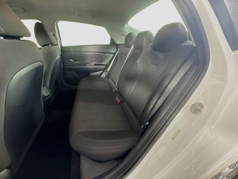 Used 2022 Hyundai Elantra SE FWD image 24