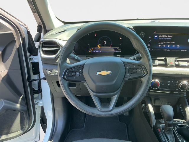 Used 2025 Chevrolet TrailBlazer LT AWD/4WD image 15