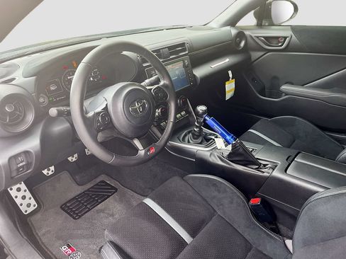 Used 2023 Toyota GR86 Premium RWD image 9