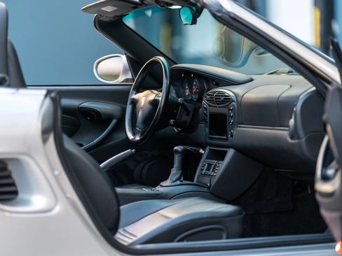 Used 1999 Porsche Boxster RWD image 38