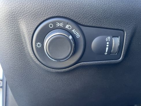 Used 2023 Jeep Compass Sport image 16